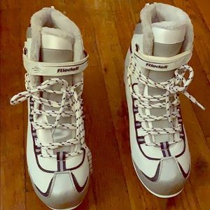 Lovely and Comfy Ice Skates